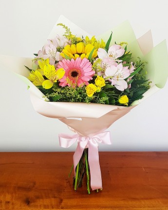 Buquê Misto de Flores e Cores Delicadas Isto é Viver