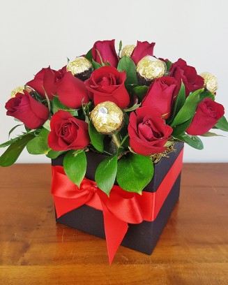 Arranjo Box com Rosas Vermelhas e Chocolate
