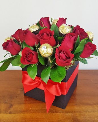 Arranjo Box com Rosas Vermelhas e Chocolate