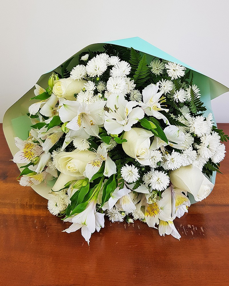 Buquê com Flores Brancas Muito a Dizer