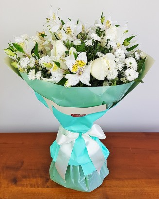 Buquê com Flores Brancas Muito a Dizer