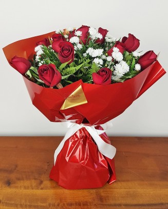 Buquê de 12 rosas vermelhas