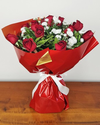 Buquê de 12 rosas vermelhas