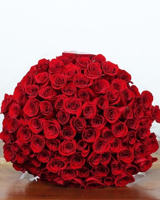 Buquê de 100 rosas vermelhas