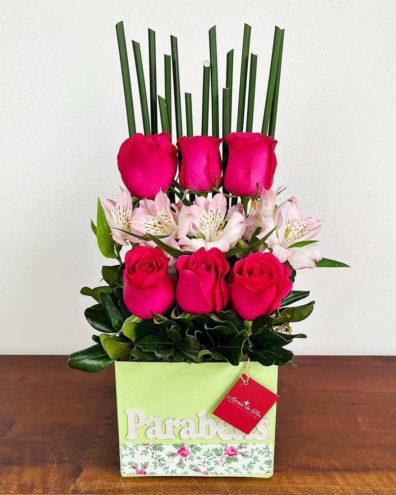 Arranjo de Rosas e Alstroemérias Parabéns com Flores